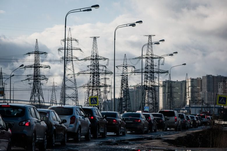 Транспортная ситуация в Мурино и Кудрово уже стала притчей во языцех На фото — пробка в Мурино