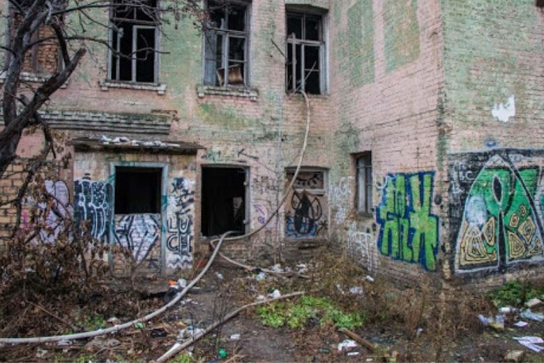 Даже если недвижимое имущество фактически не используется, оно все равно облагается налогом На фото – жилой дом, который не используется фактически